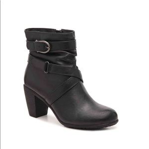 ★ NWT Levity Boots ★
